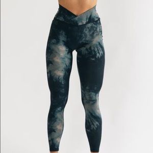Alphalete Surface Power Legging in Black Oil Stain